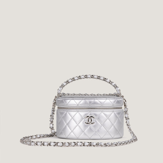 Chanel round Vanity in silver leather