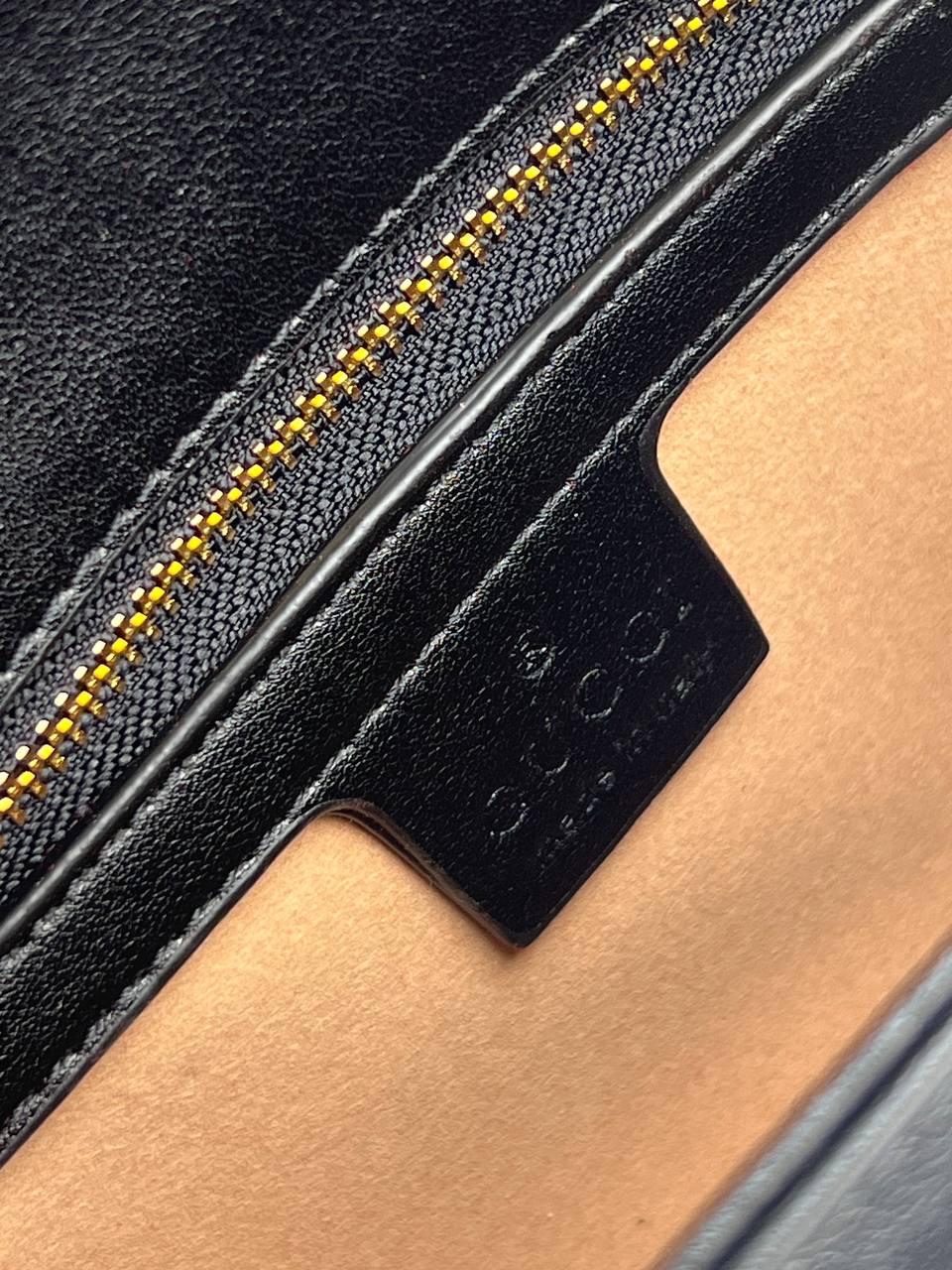 Gg marmont flap leather crossbody bag