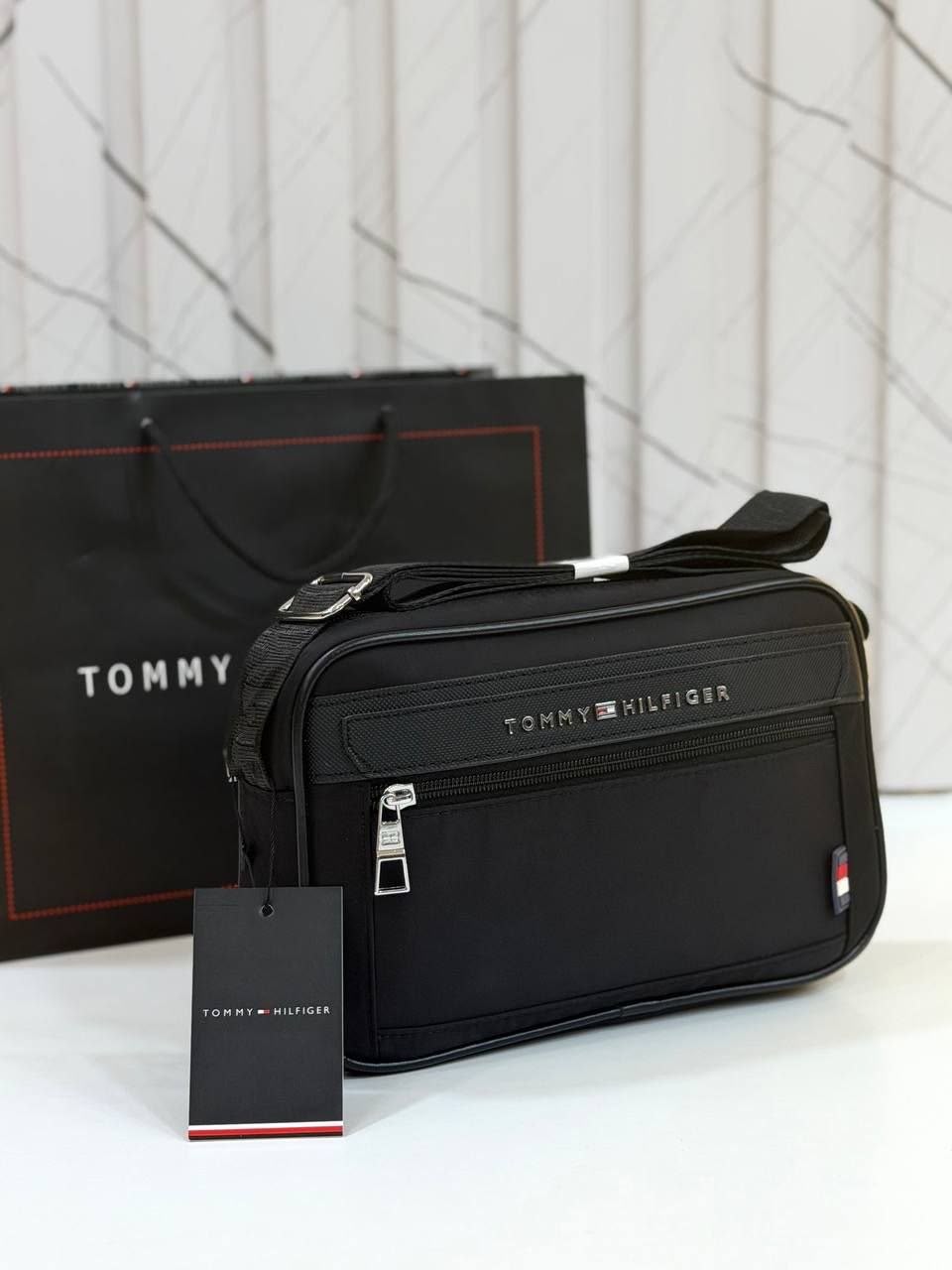Tommy Hilfiger men's crossbody reporter bag
