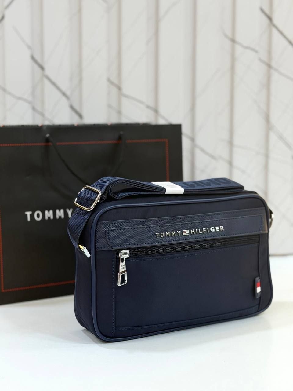 Tommy Hilfiger men's crossbody reporter bag