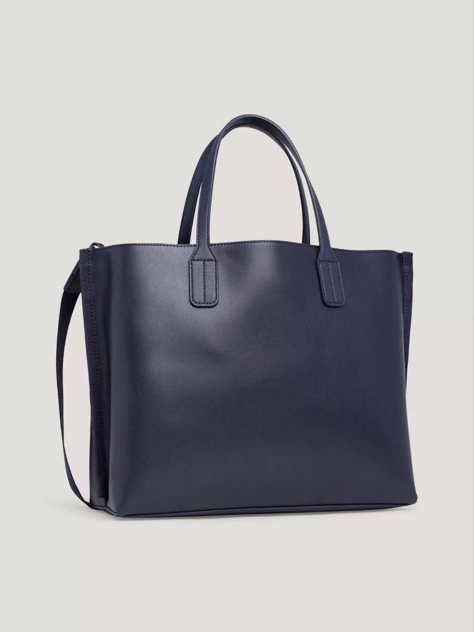 Tommy hilfiger
With dust bag and box