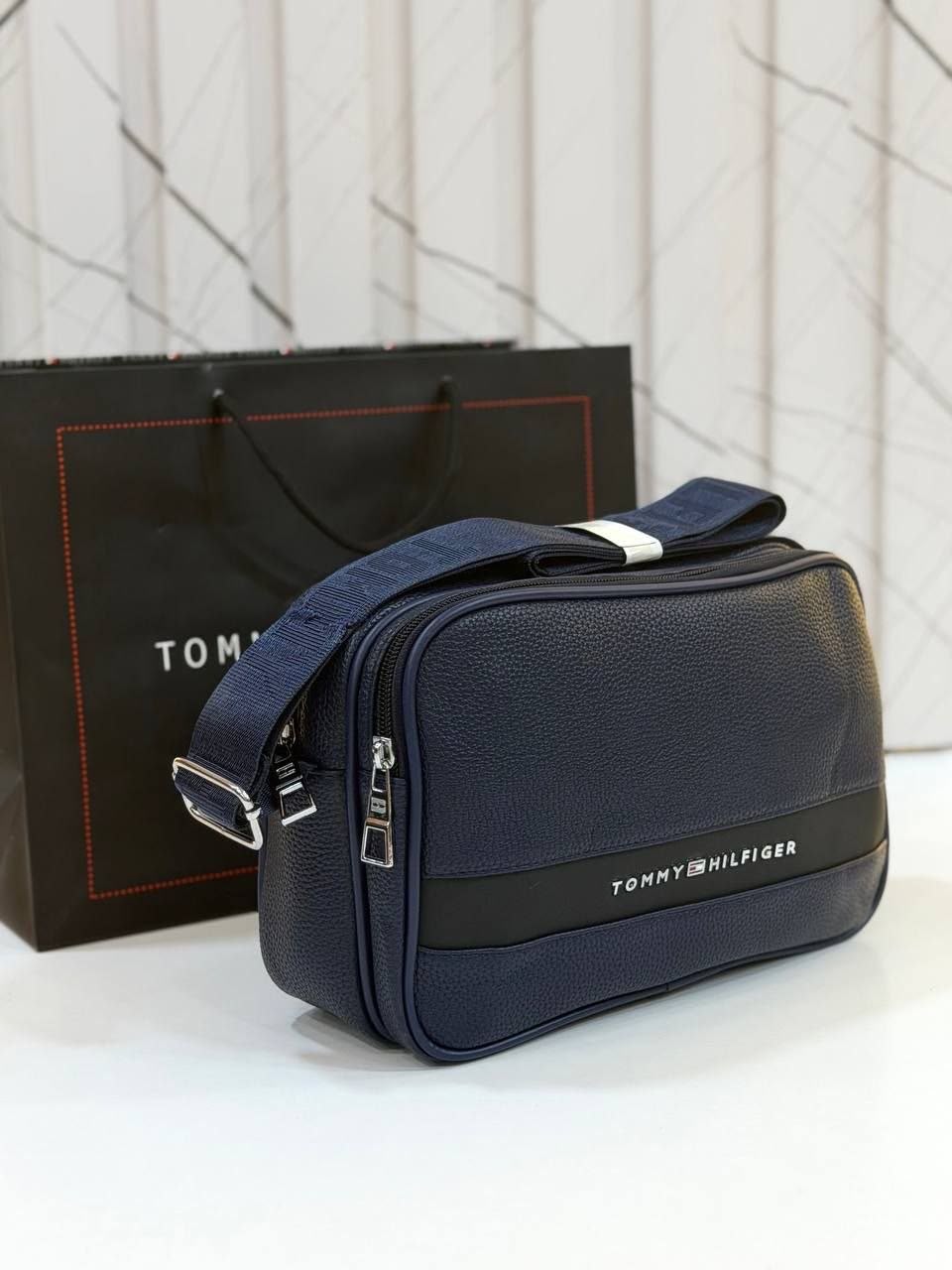 Tommy Hilfiger men's crossbody reporter bag