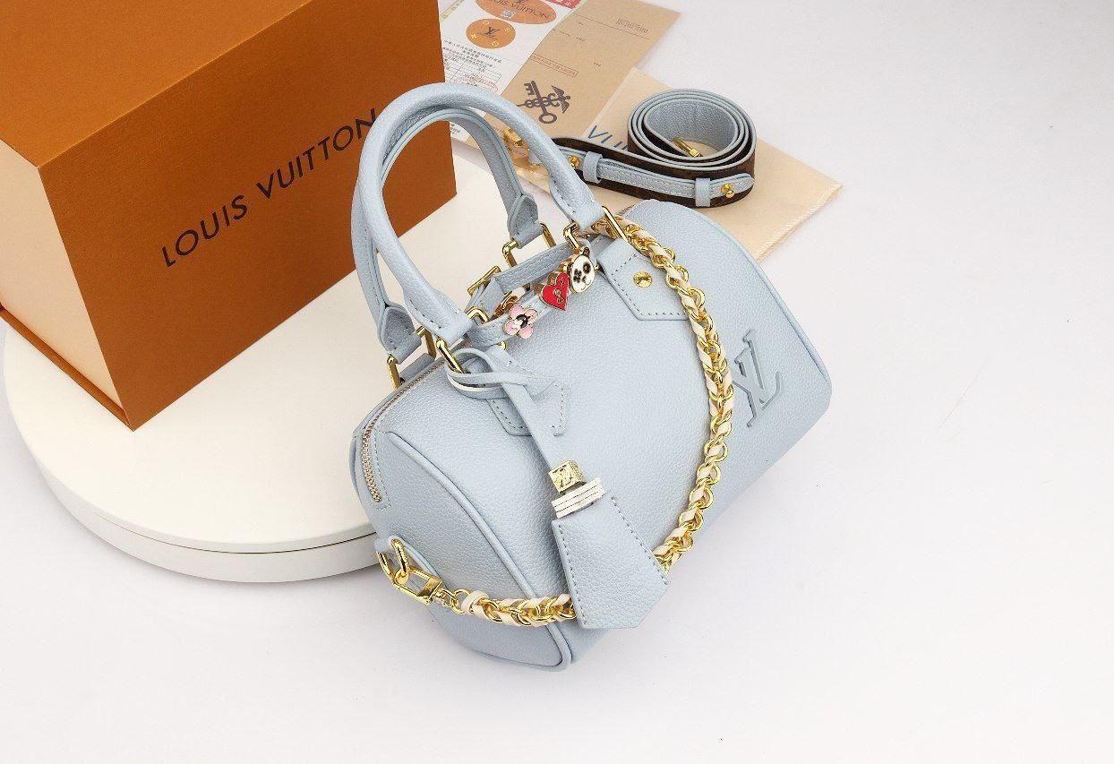 Louis Vuitton Speedy Bandoulière in Leather