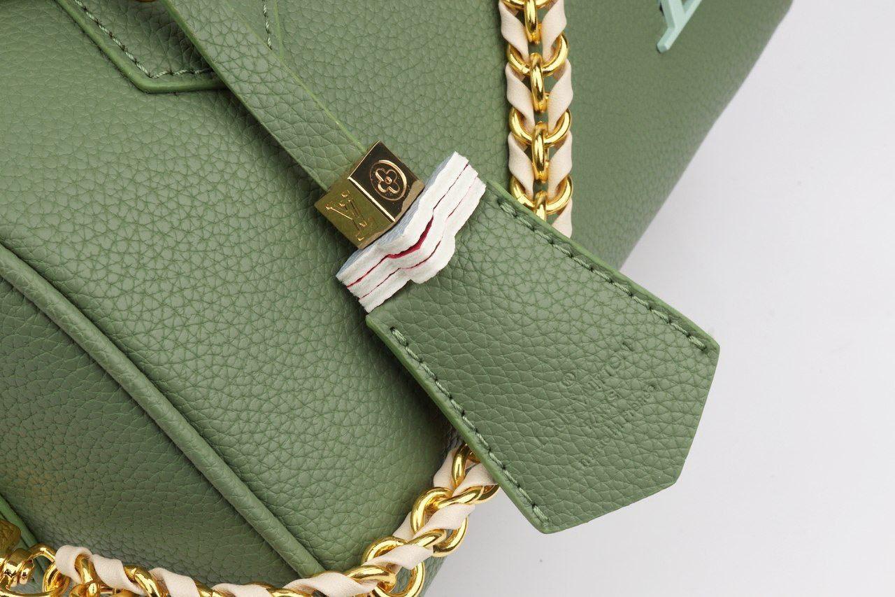 Louis Vuitton Speedy Bandoulière in Leather