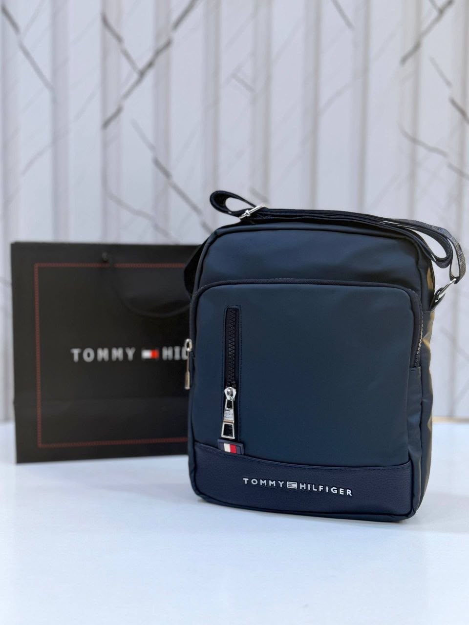 Tommy Hilfiger TH Essential Mini Reporter Shoulder Bag
