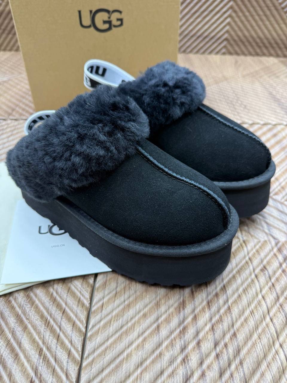 Black UGG SLIPPERS