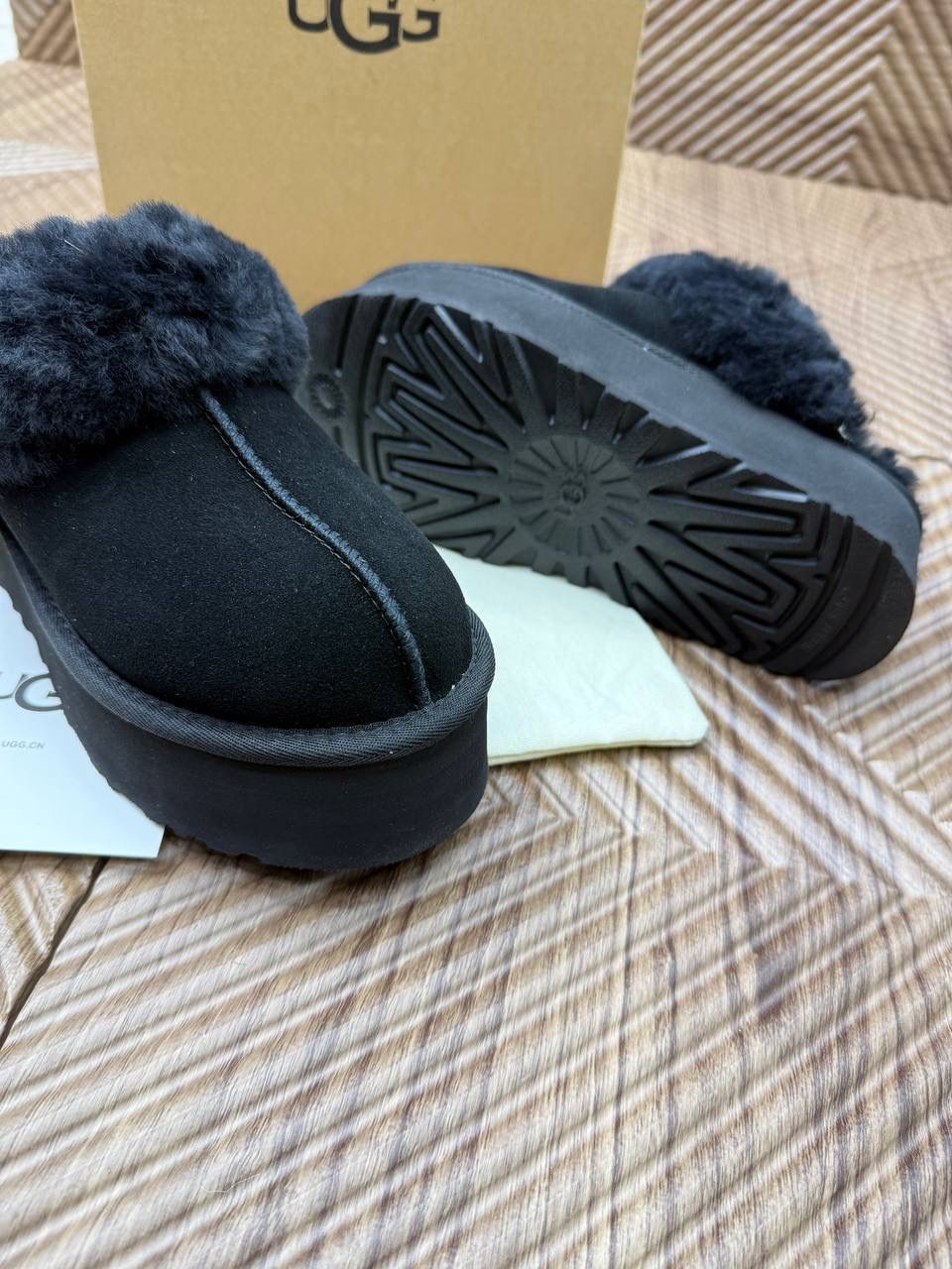 Black UGG SLIPPERS