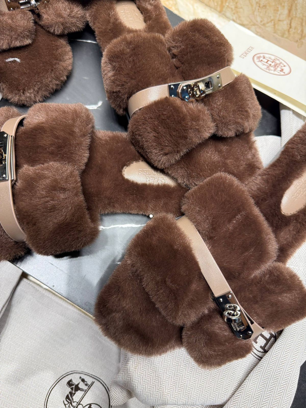 Hermes slippers with soft fur