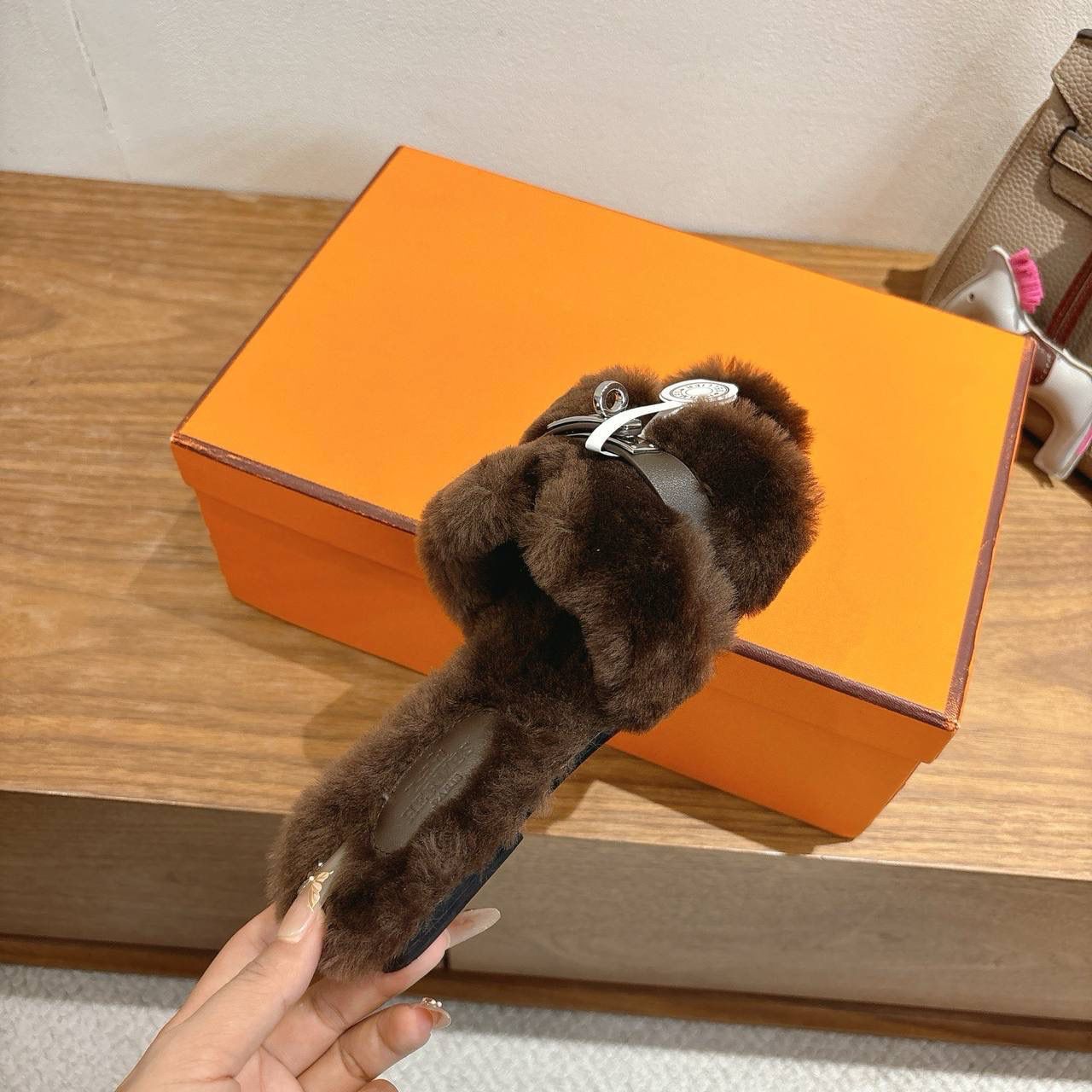 Hermes slippers with soft fur