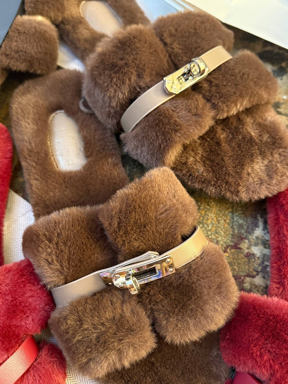 Hermes slippers with soft fur