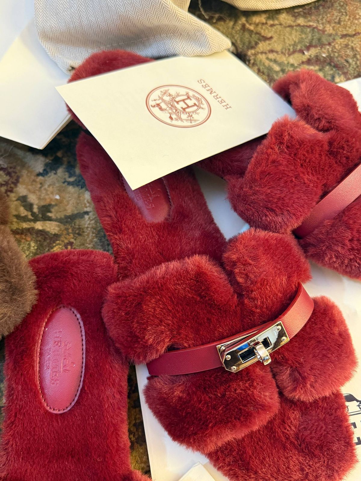 Hermes slippers with soft fur