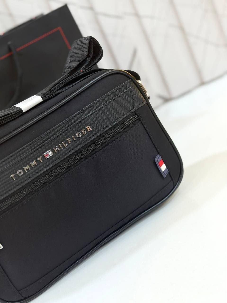 Tommy Hilfiger men's crossbody reporter bag