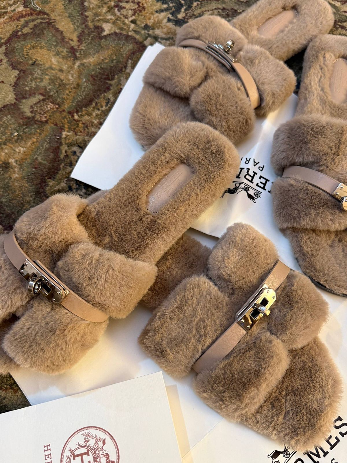 Hermes slippers with soft fur