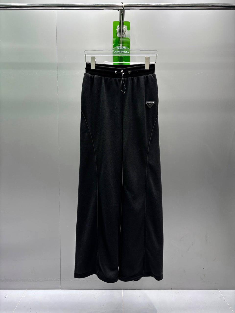 Elegant black Prada tracksuit